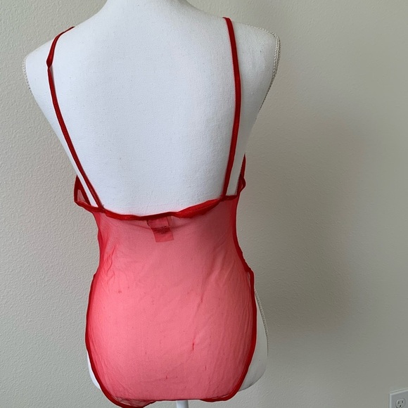 Lingerie - Picture 4 of 9